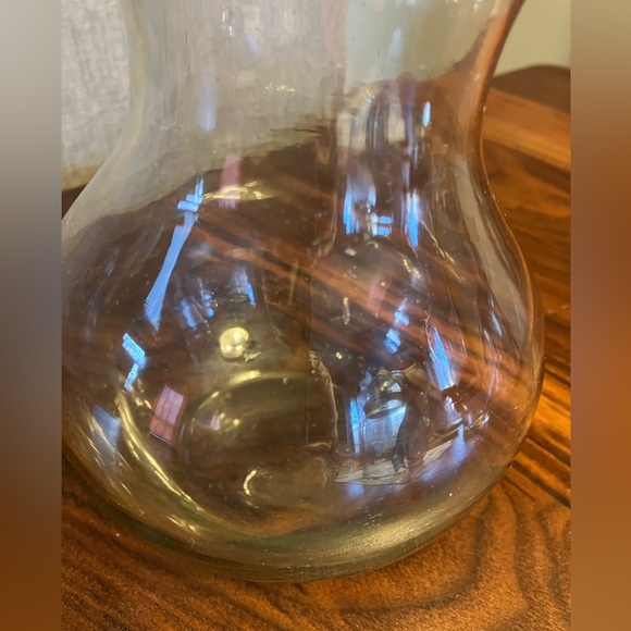 Beautiful small glass vase for flowers - Picture 4 of 7